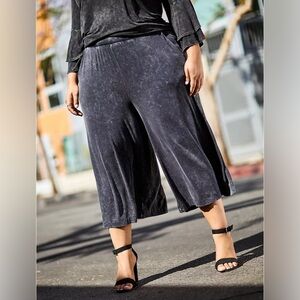 BNWT Torrid Size 1 (14/16) Black Mineral Wash Super Soft Wide Leg Crop Pants